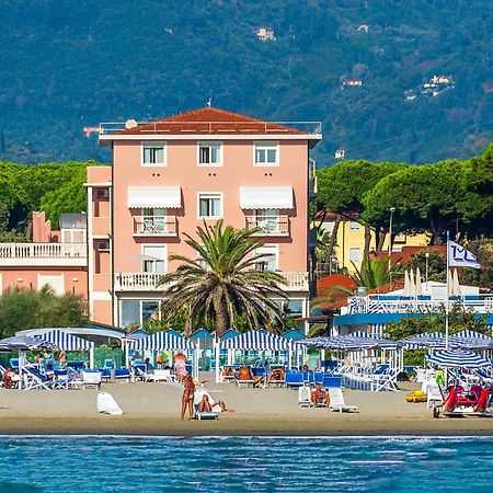 Hotel Happy Marina di Pietrasanta Exterior photo