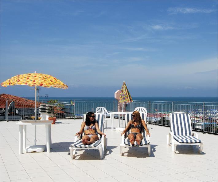Hotel Happy Marina di Pietrasanta Exterior photo
