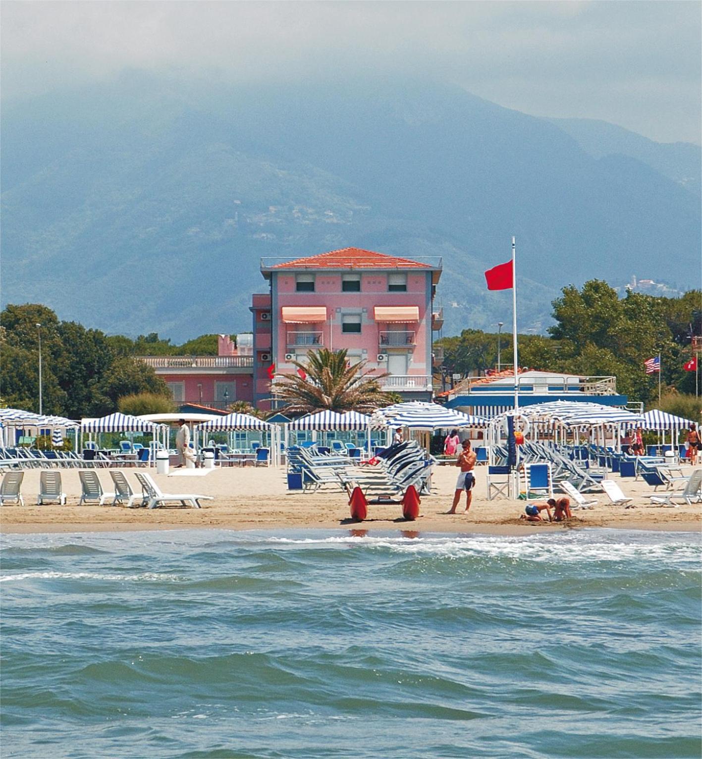 Hotel Happy Marina di Pietrasanta Exterior photo