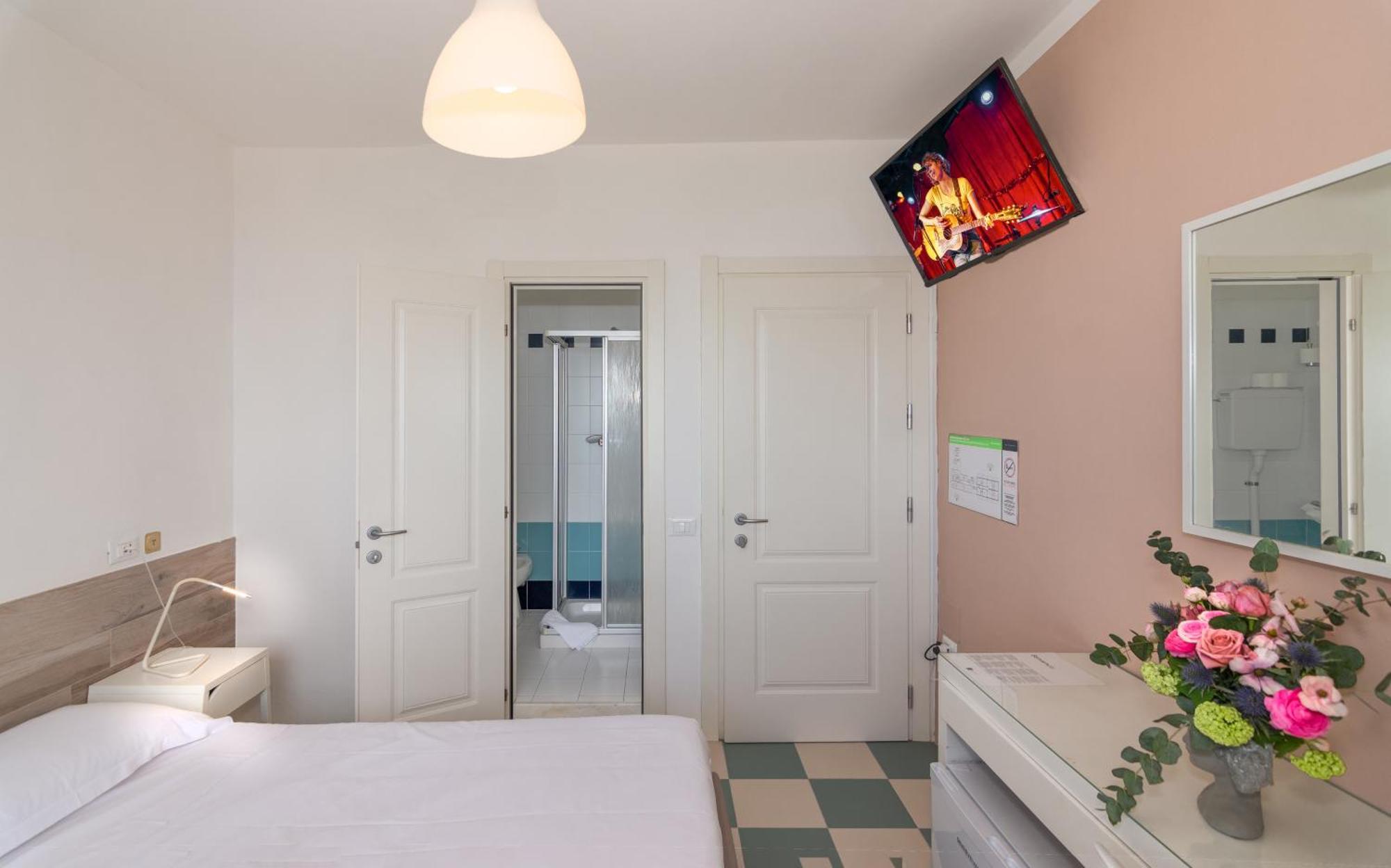Hotel Happy Marina di Pietrasanta Exterior photo