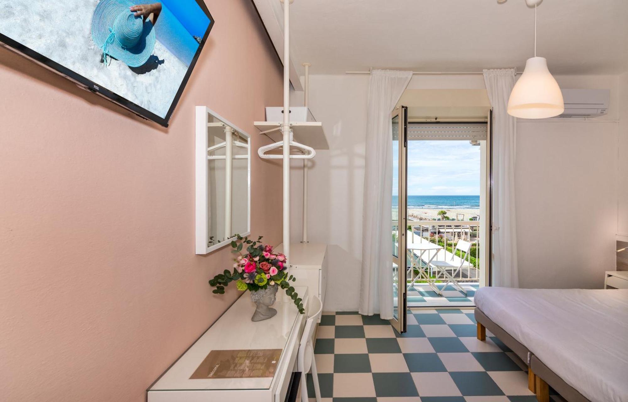Hotel Happy Marina di Pietrasanta Exterior photo