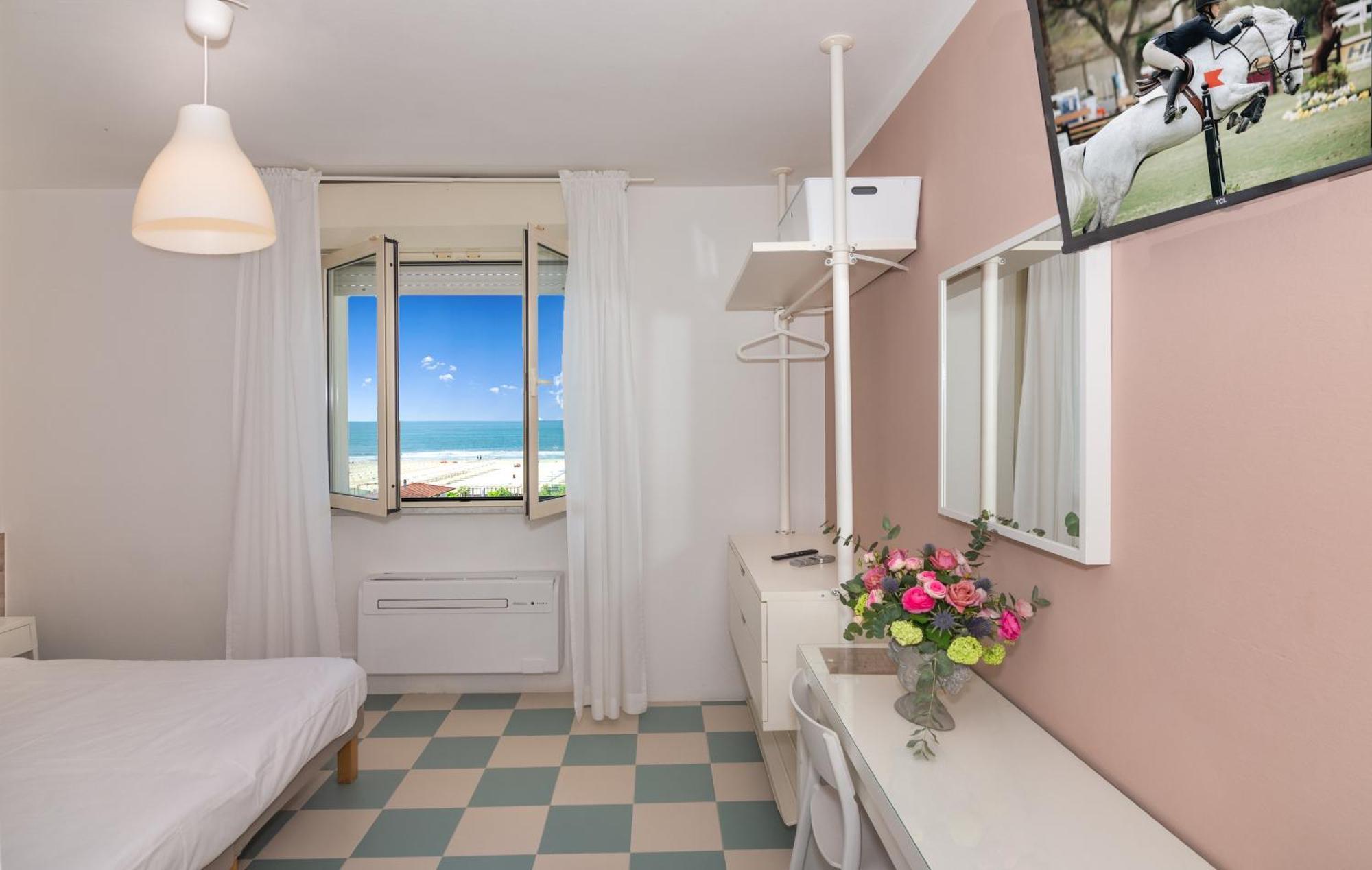 Hotel Happy Marina di Pietrasanta Exterior photo