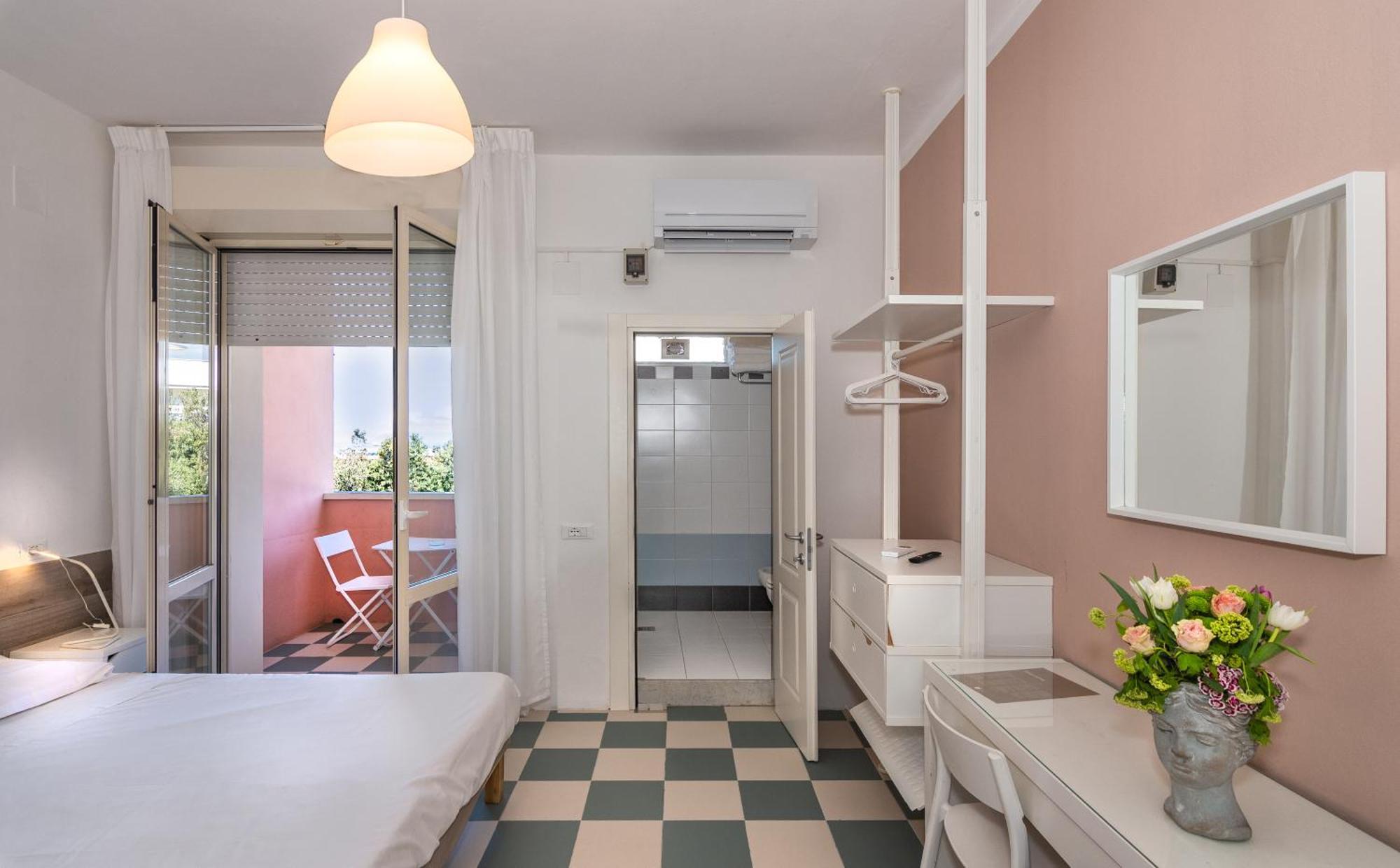 Hotel Happy Marina di Pietrasanta Exterior photo