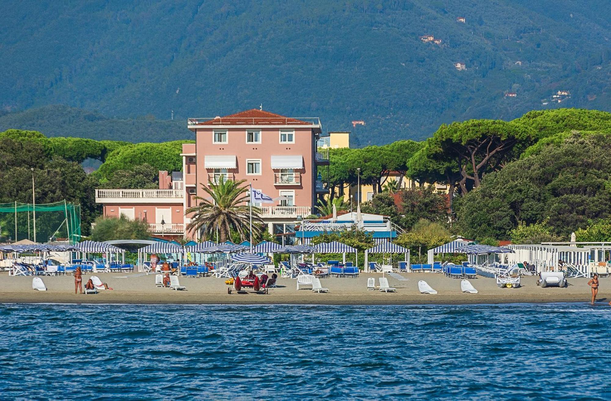 Hotel Happy Marina di Pietrasanta Exterior photo