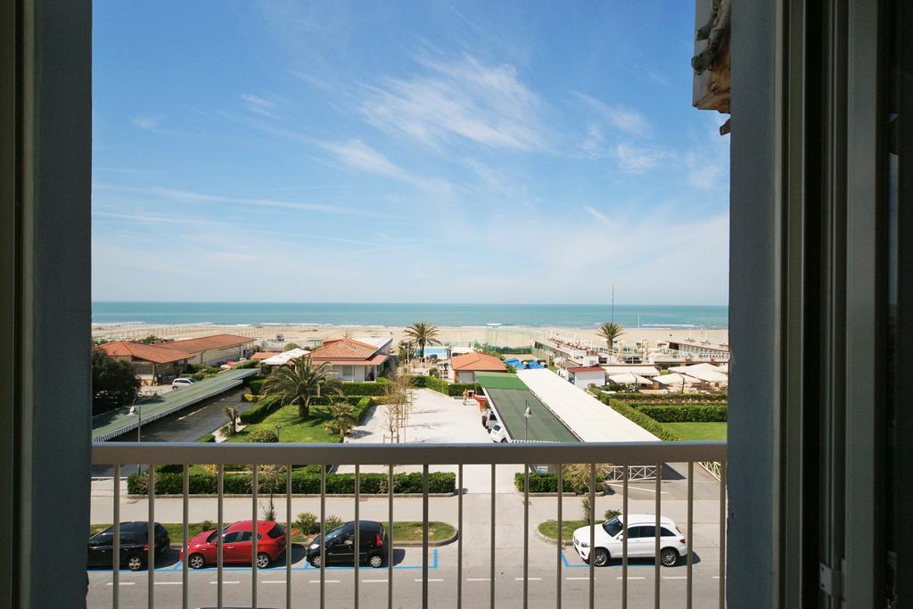 Hotel Happy Marina di Pietrasanta Exterior photo